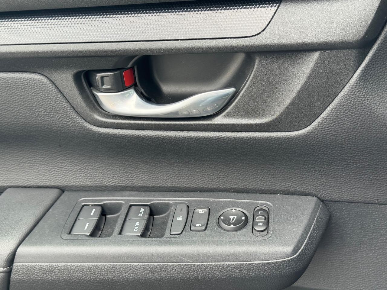 Honda CR-V Vehicle Full-screen Gallery Image 25