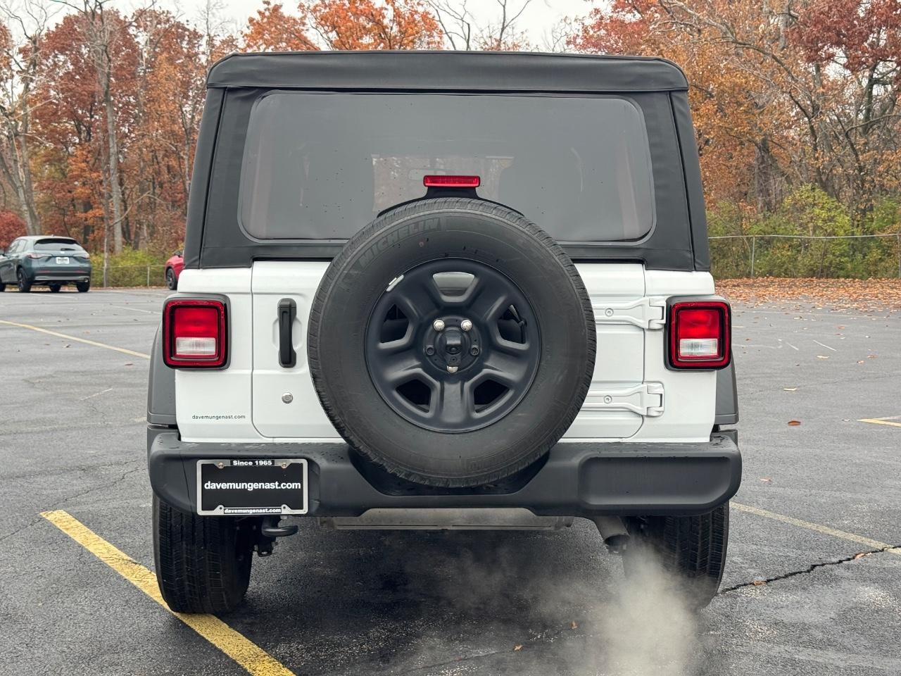 Jeep Wrangler Vehicle Full-screen Gallery Image 05