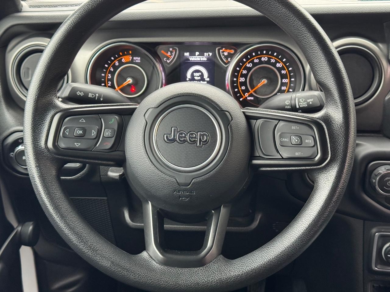 Jeep Wrangler Vehicle Full-screen Gallery Image 12