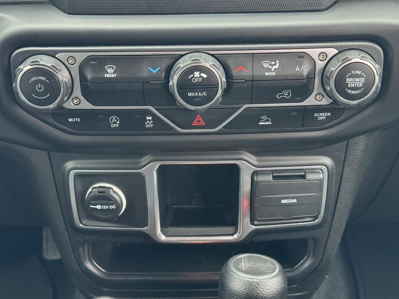 Jeep Wrangler Vehicle Full-screen Gallery Image 14