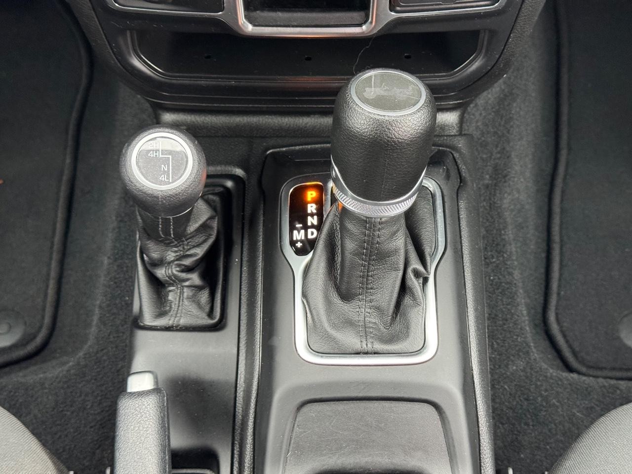 Jeep Wrangler Vehicle Full-screen Gallery Image 15