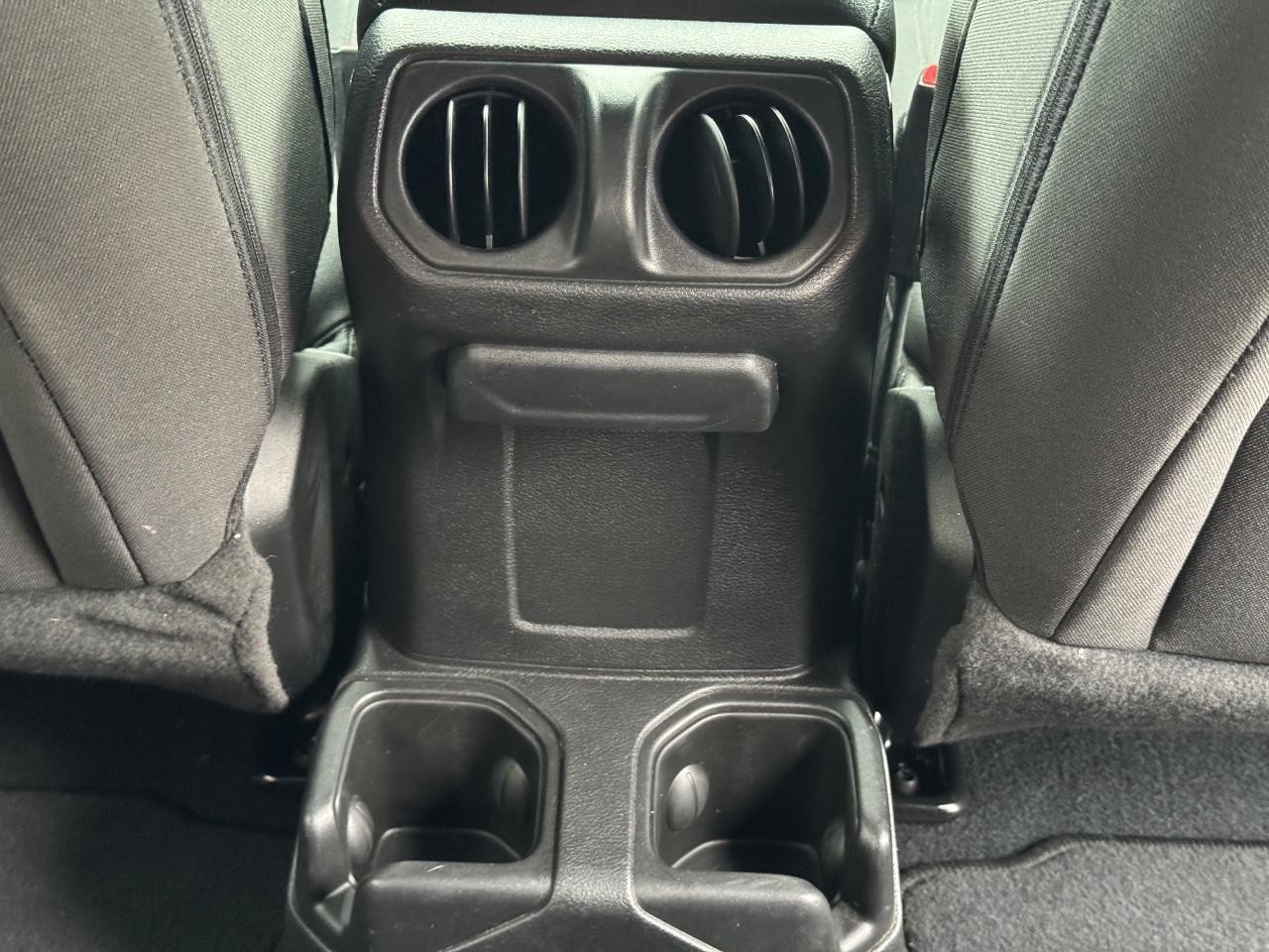 Jeep Wrangler Vehicle Full-screen Gallery Image 16