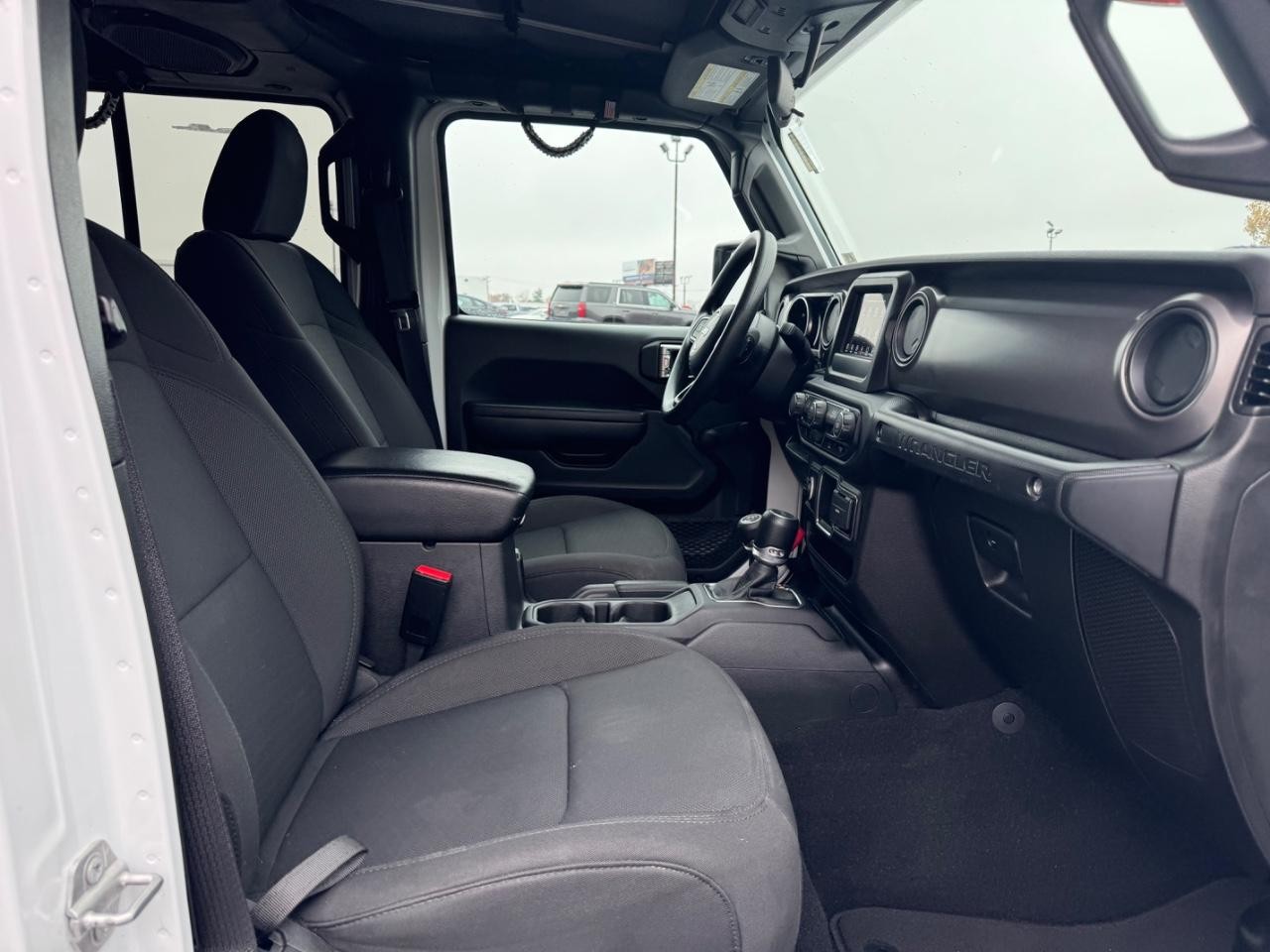 Jeep Wrangler Vehicle Full-screen Gallery Image 17