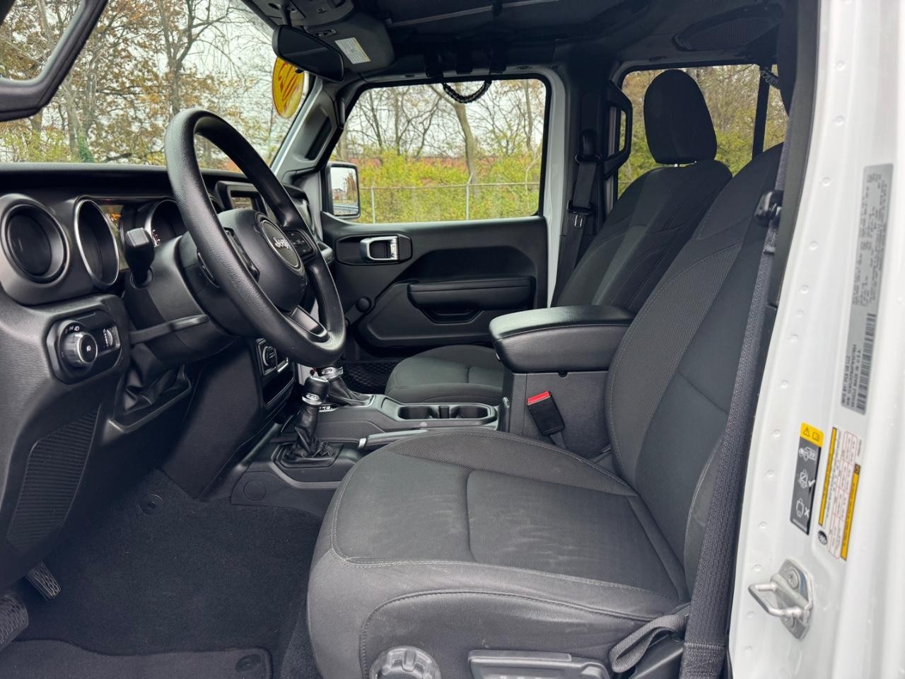 Jeep Wrangler Vehicle Full-screen Gallery Image 18