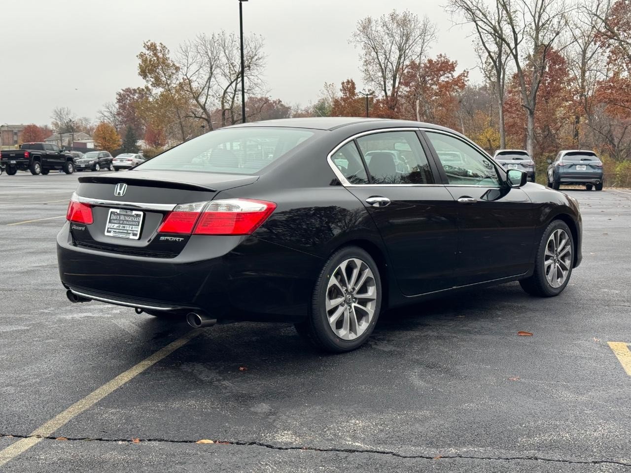 Honda Accord Sedan Vehicle Full-screen Gallery Image 03