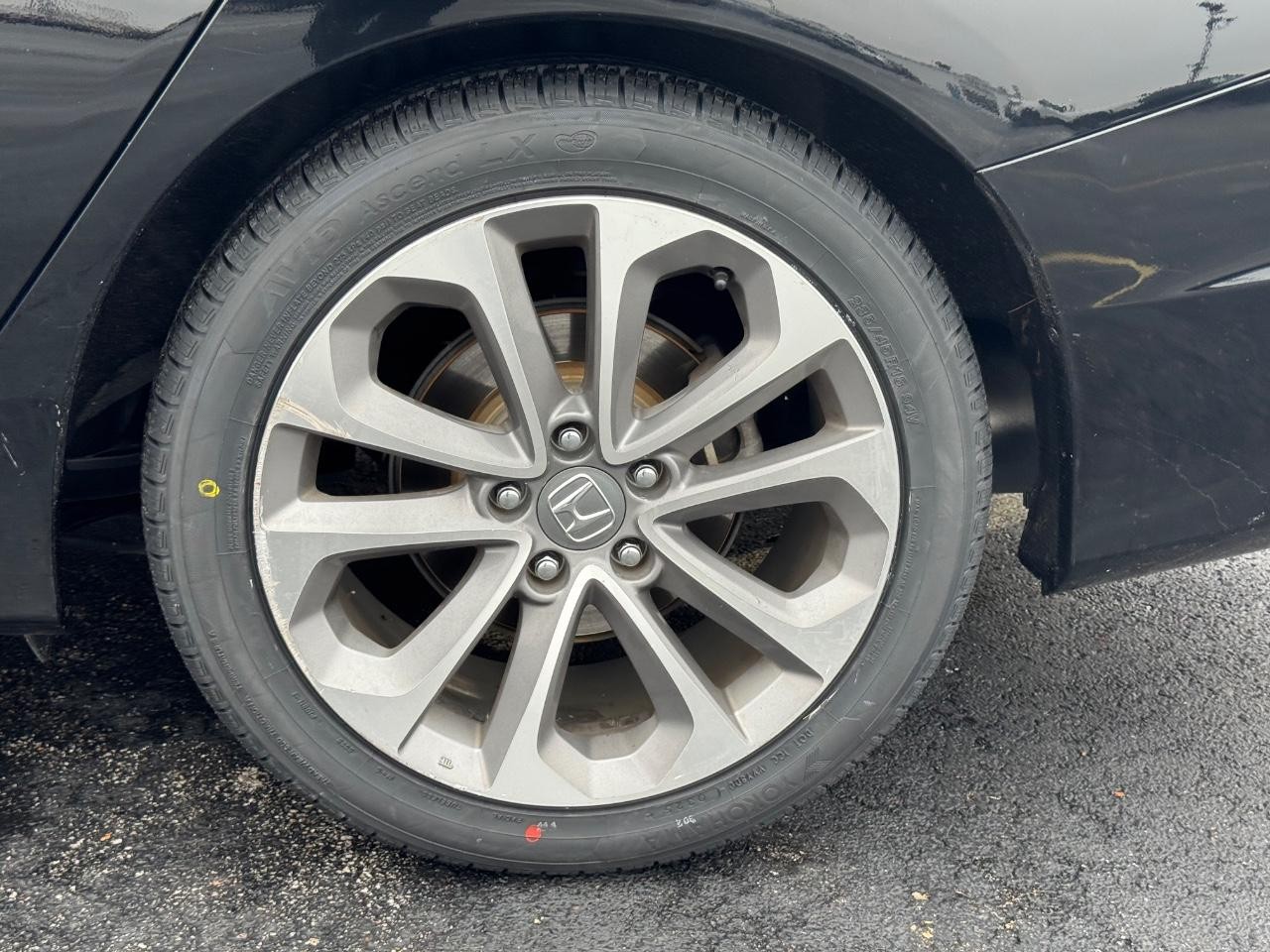 Honda Accord Sedan Vehicle Full-screen Gallery Image 07