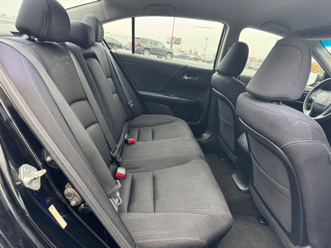 Honda Accord Sedan Vehicle Full-screen Gallery Image 10