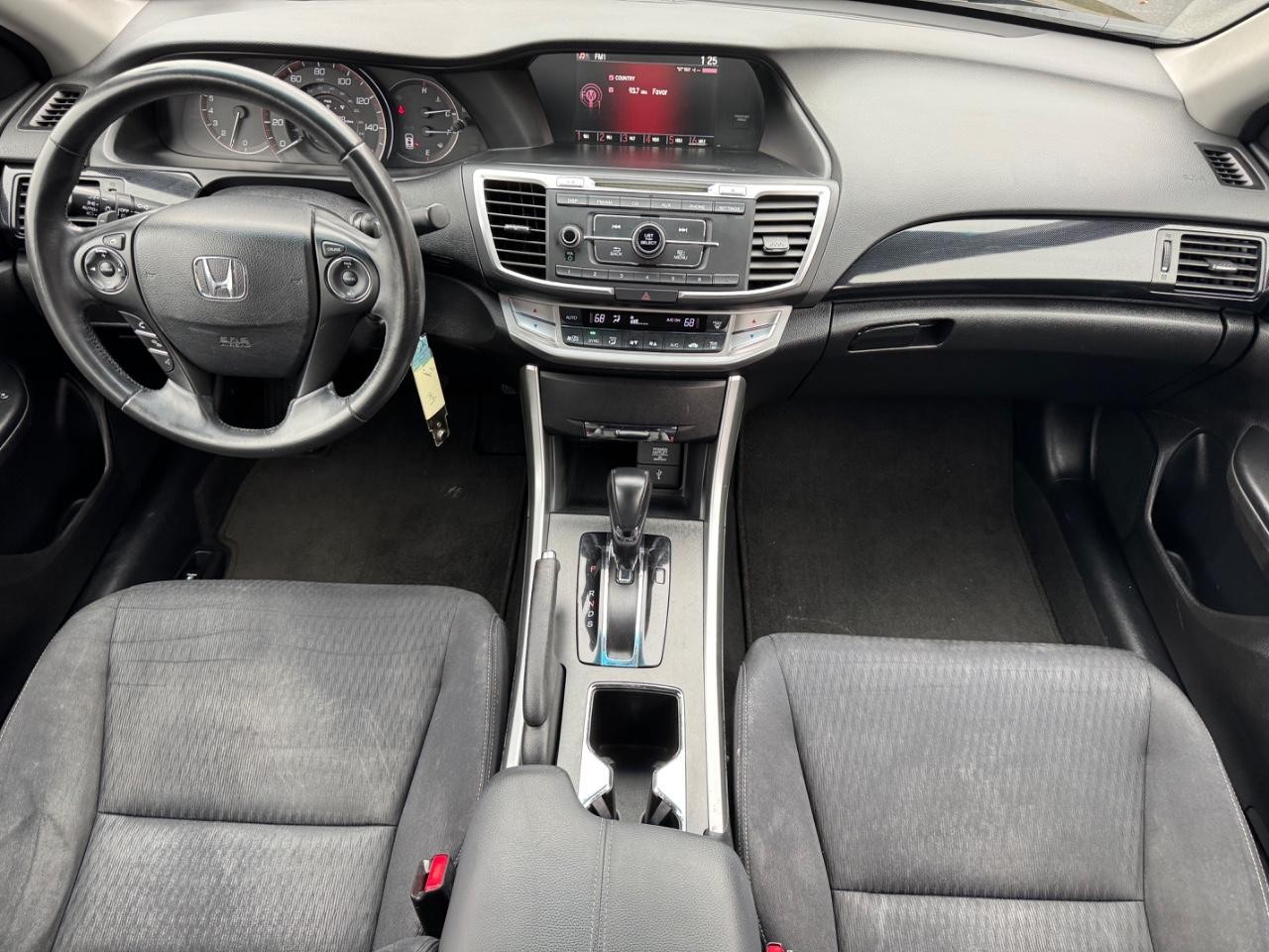 Honda Accord Sedan Vehicle Full-screen Gallery Image 11