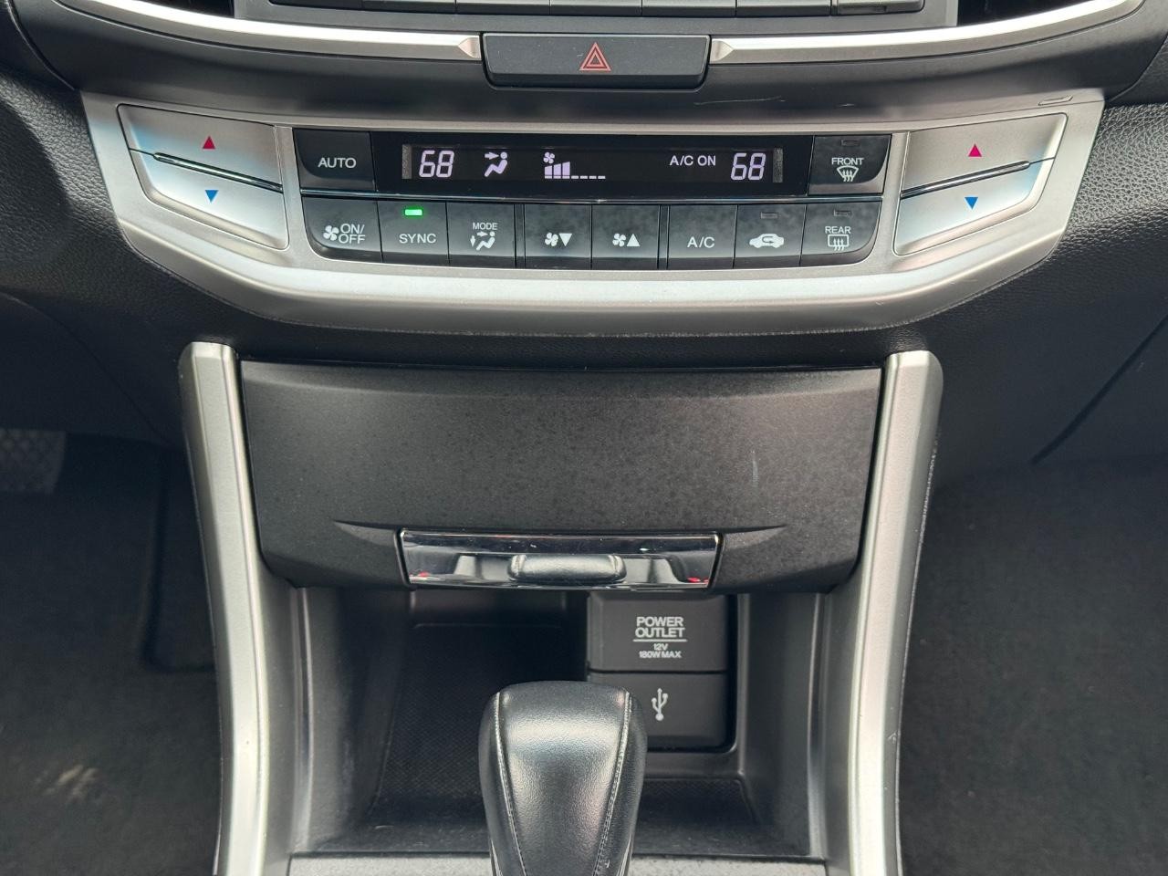 Honda Accord Sedan Vehicle Full-screen Gallery Image 14