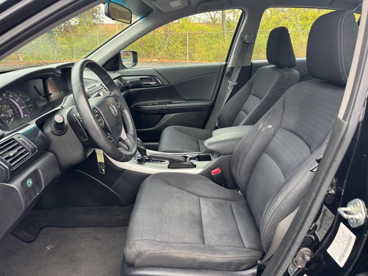 Honda Accord Sedan Vehicle Full-screen Gallery Image 17