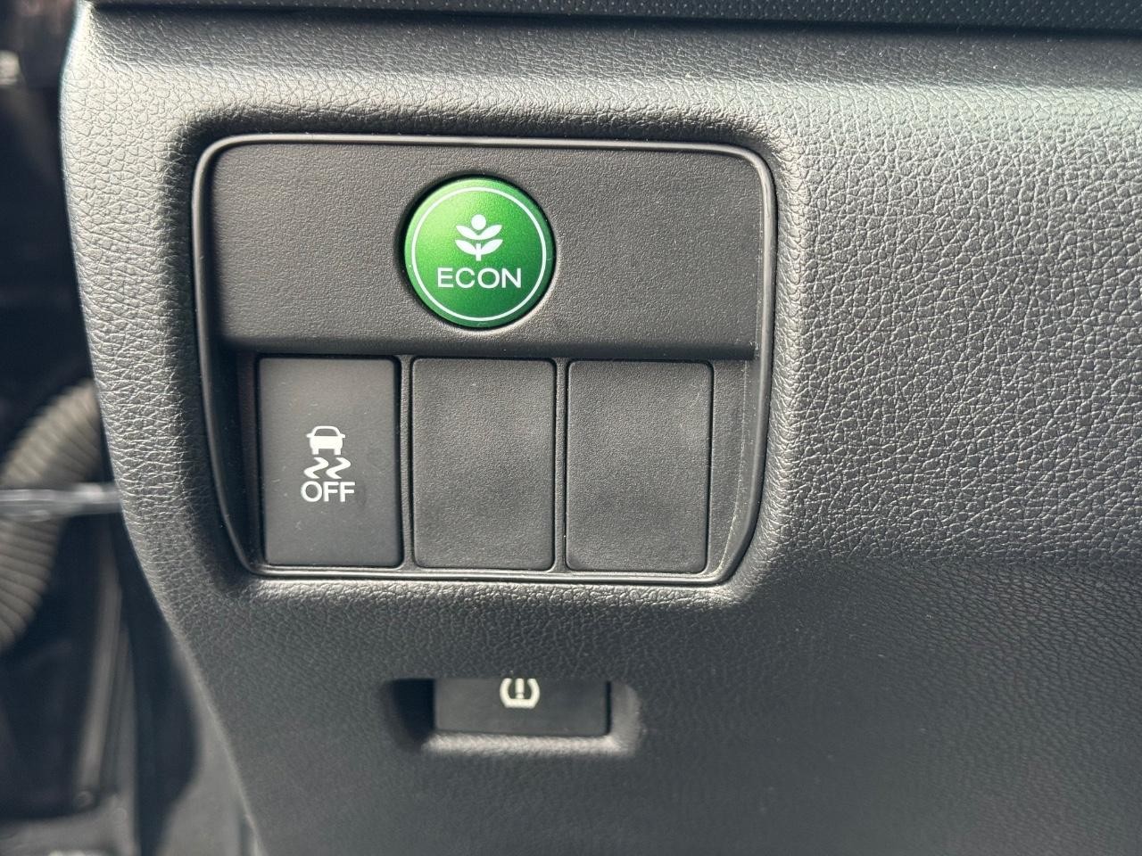 Honda Accord Sedan Vehicle Full-screen Gallery Image 21