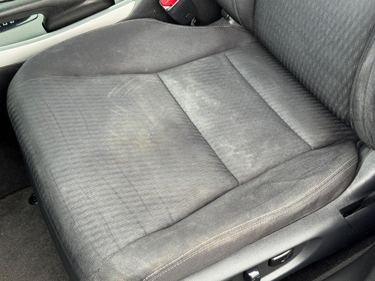 Honda Accord Sedan Vehicle Full-screen Gallery Image 23