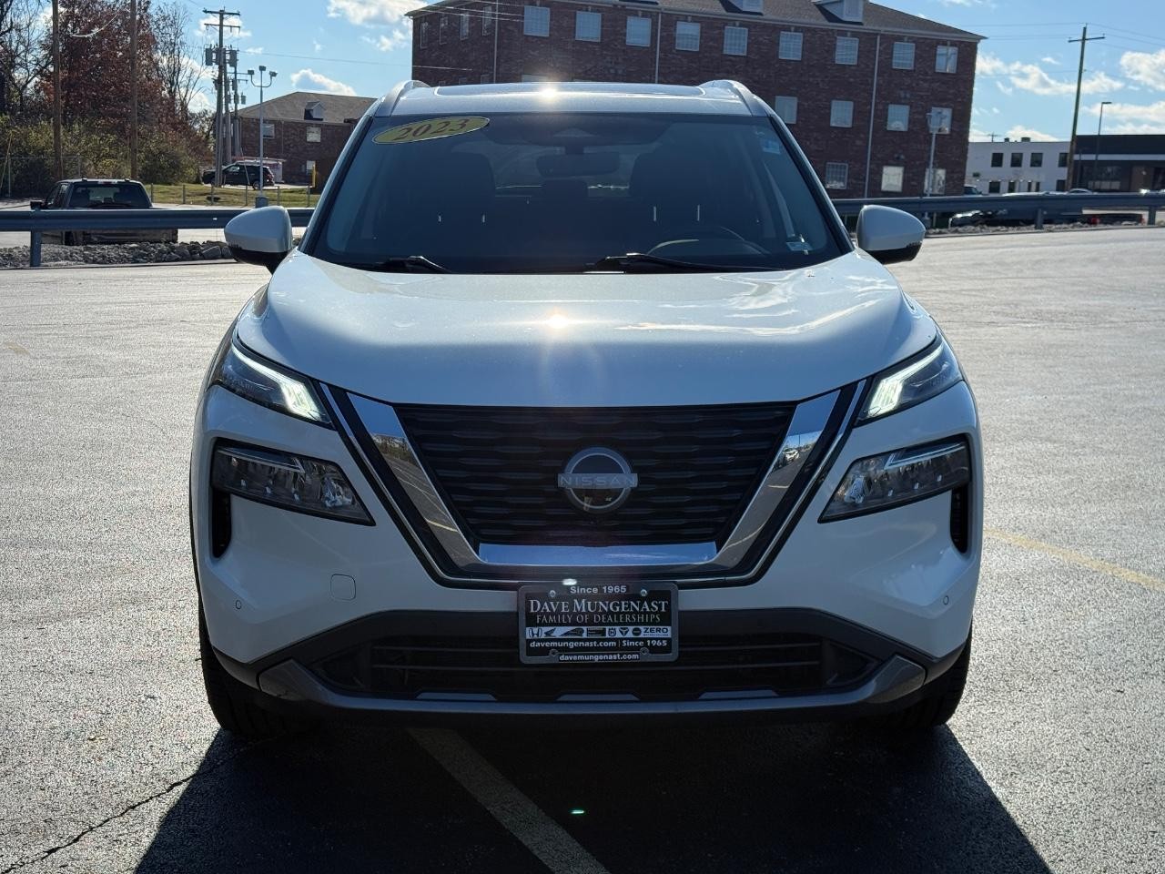 Nissan Rogue Vehicle Full-screen Gallery Image 09