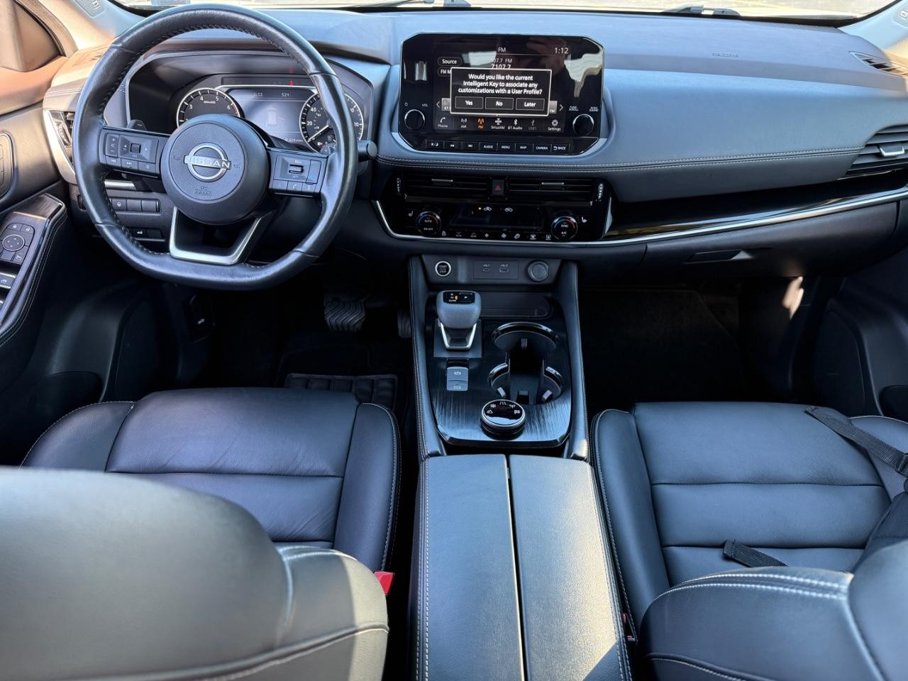 Nissan Rogue Vehicle Full-screen Gallery Image 11