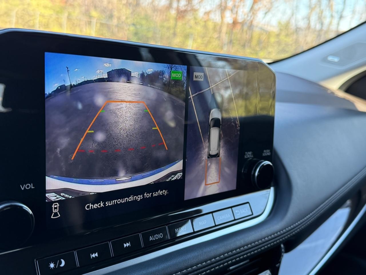 Nissan Rogue Vehicle Full-screen Gallery Image 21