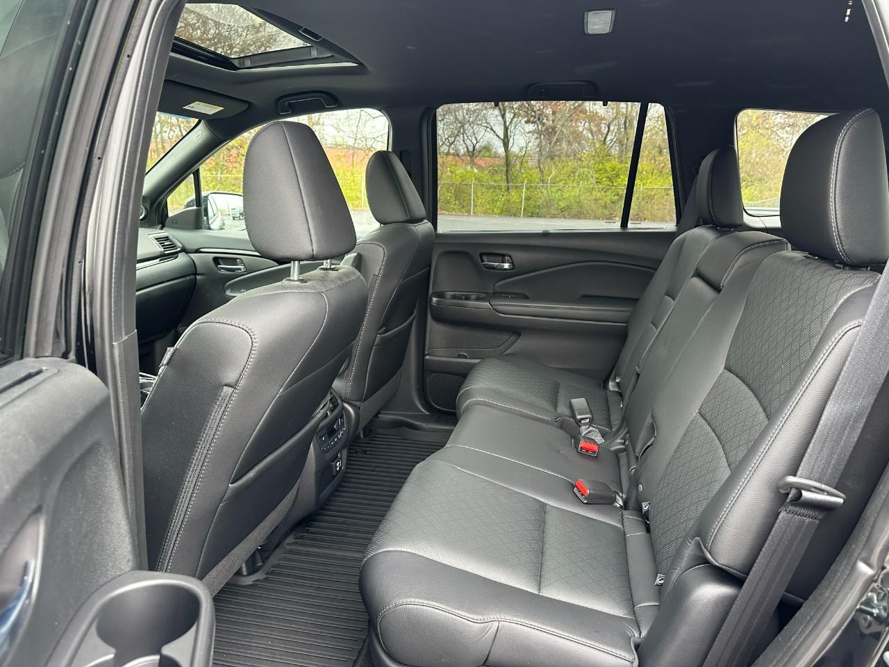 Honda Passport Vehicle Full-screen Gallery Image 10