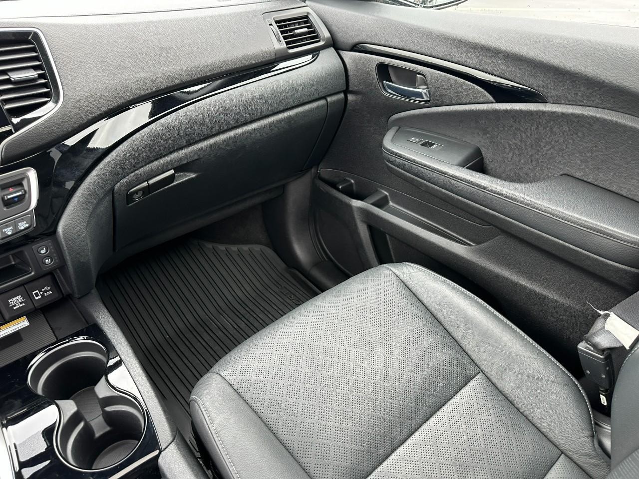 Honda Passport Vehicle Full-screen Gallery Image 17