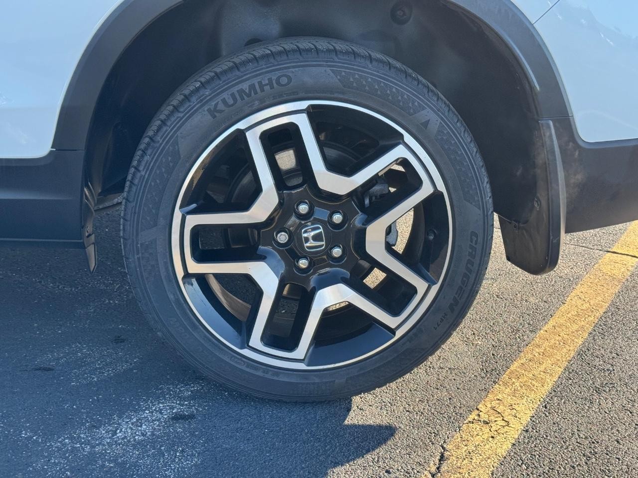 Honda Passport Vehicle Full-screen Gallery Image 07