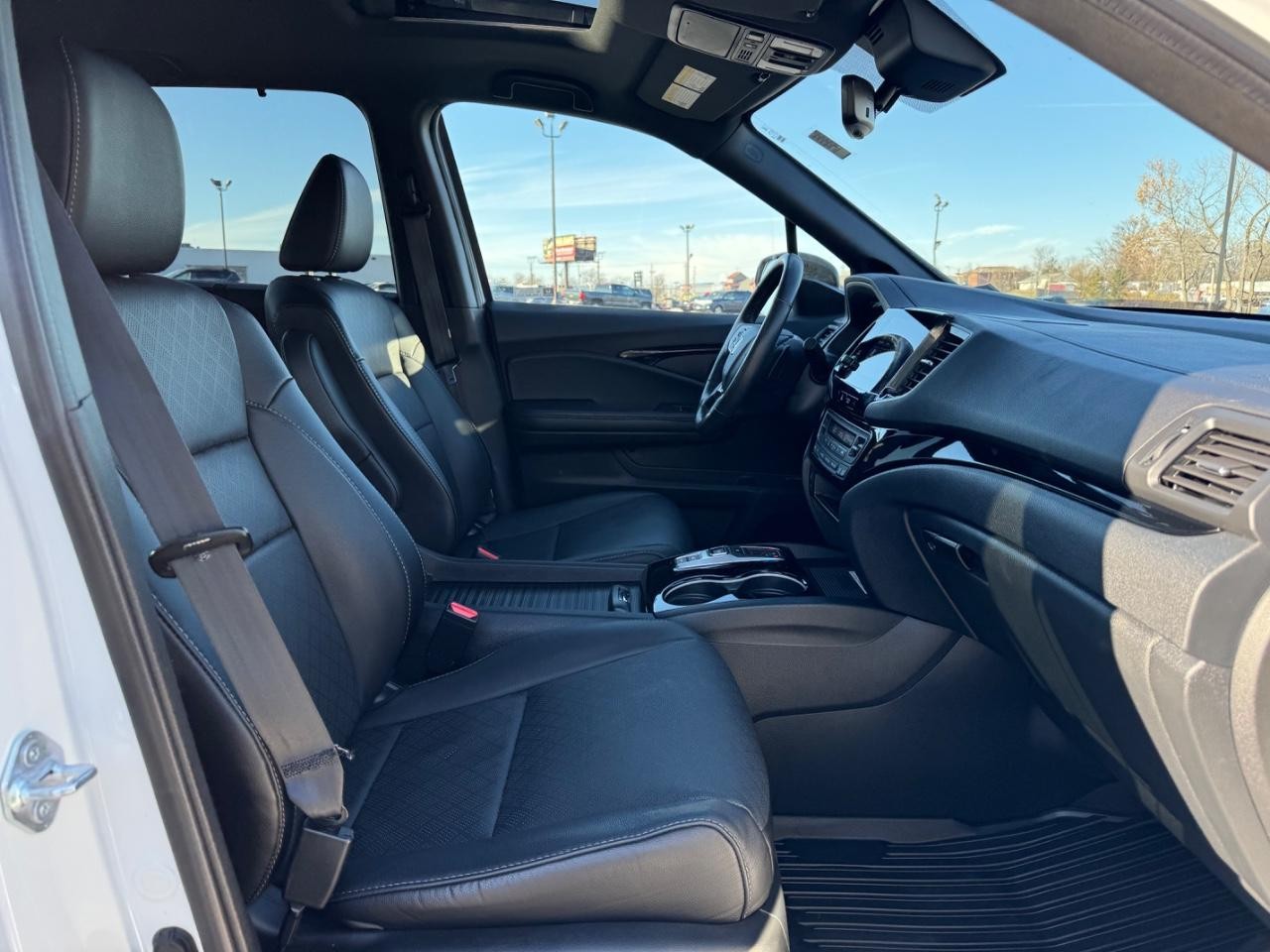 Honda Passport Vehicle Full-screen Gallery Image 17