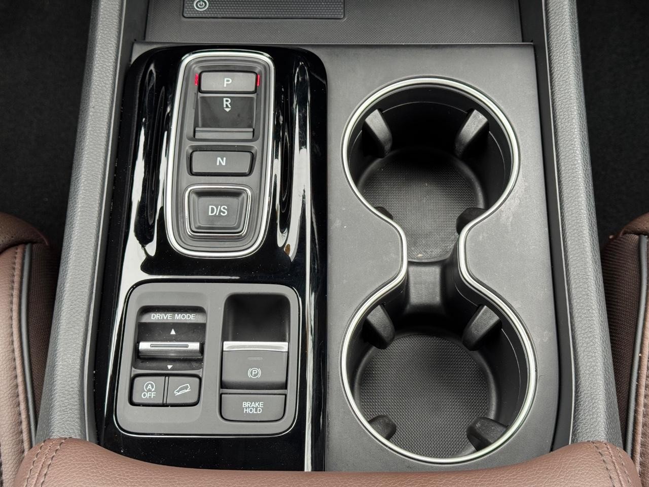 Honda Pilot Vehicle Full-screen Gallery Image 16