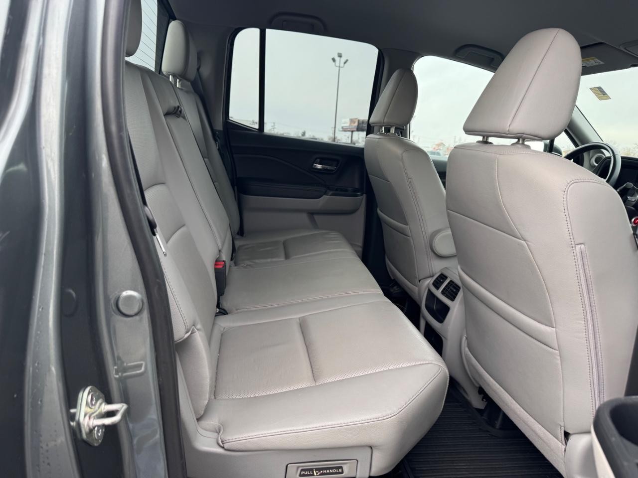 Honda Ridgeline Vehicle Full-screen Gallery Image 09