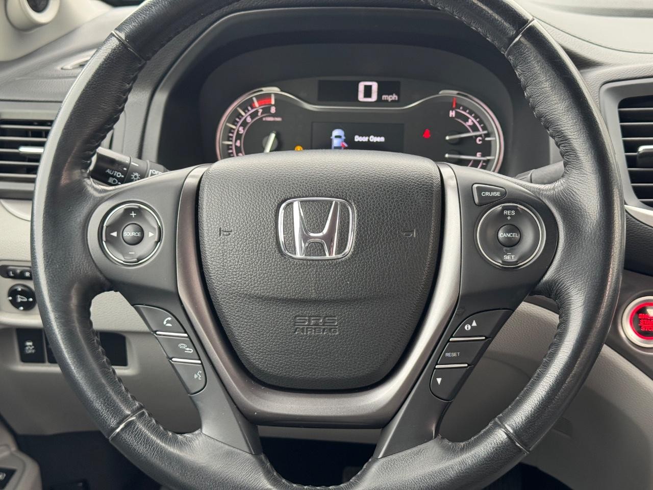 Honda Ridgeline Vehicle Full-screen Gallery Image 11