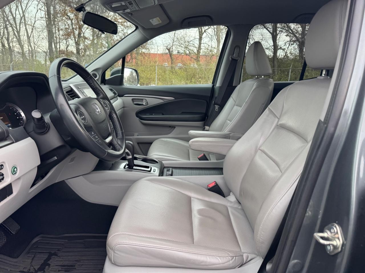 Honda Ridgeline Vehicle Full-screen Gallery Image 17