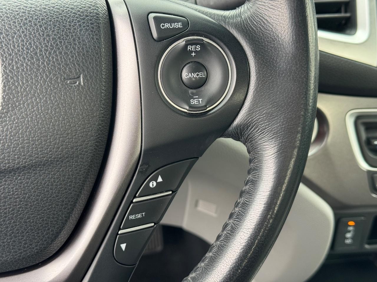 Honda Ridgeline Vehicle Full-screen Gallery Image 20