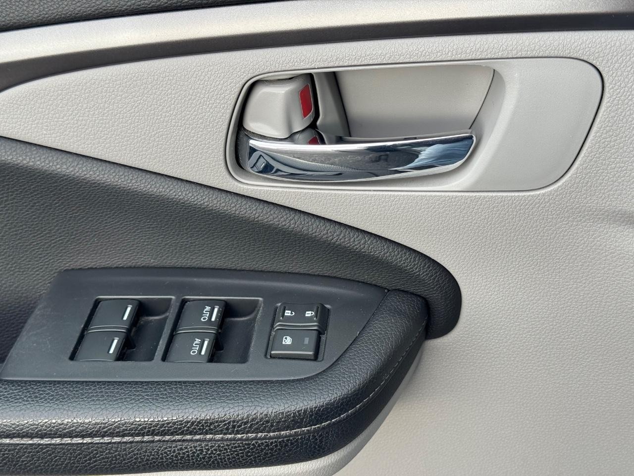 Honda Ridgeline Vehicle Full-screen Gallery Image 23