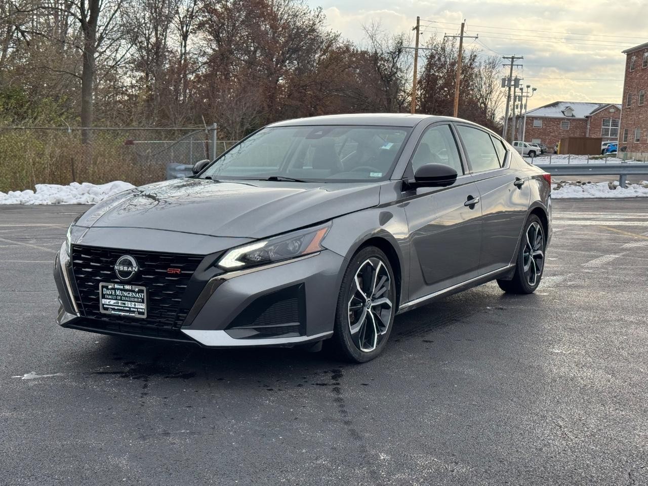 Nissan Altima Vehicle Full-screen Gallery Image 08