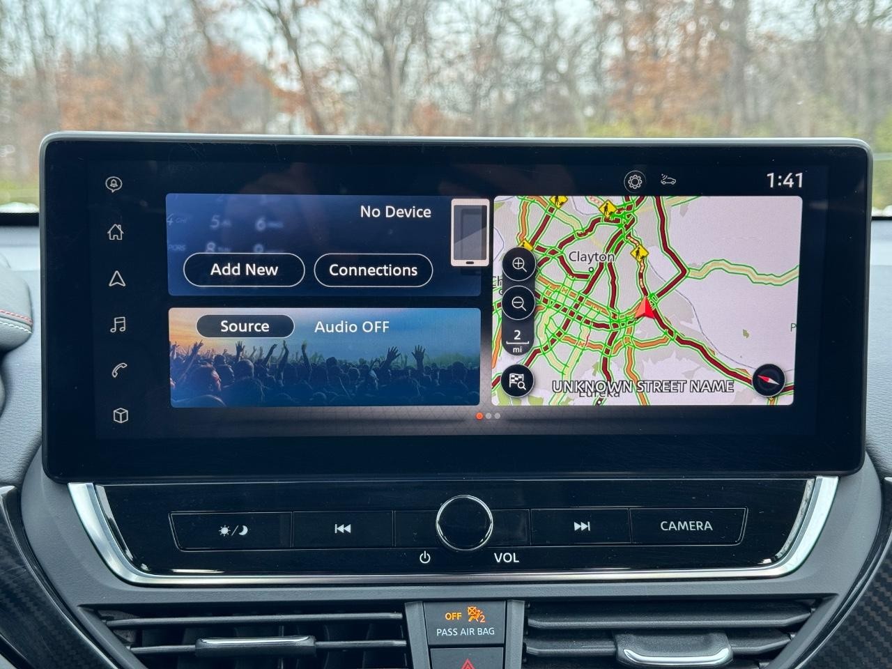 Nissan Altima Vehicle Full-screen Gallery Image 13