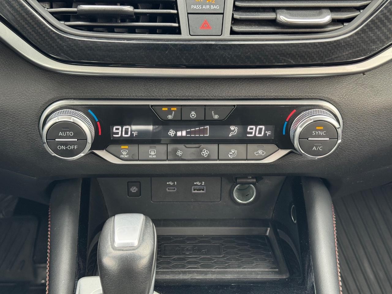 Nissan Altima Vehicle Full-screen Gallery Image 14