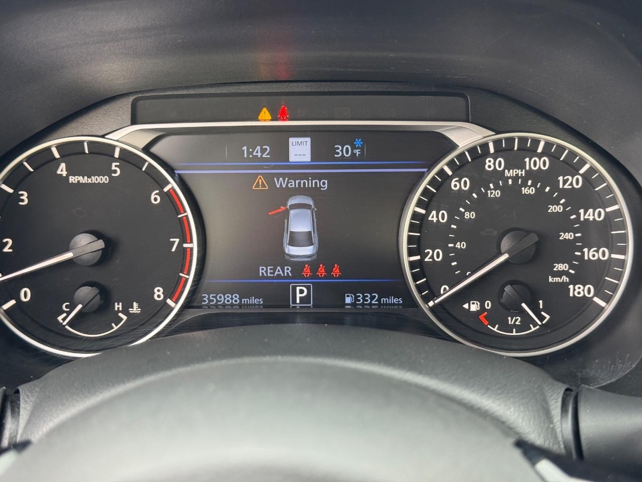 Nissan Altima Vehicle Full-screen Gallery Image 20