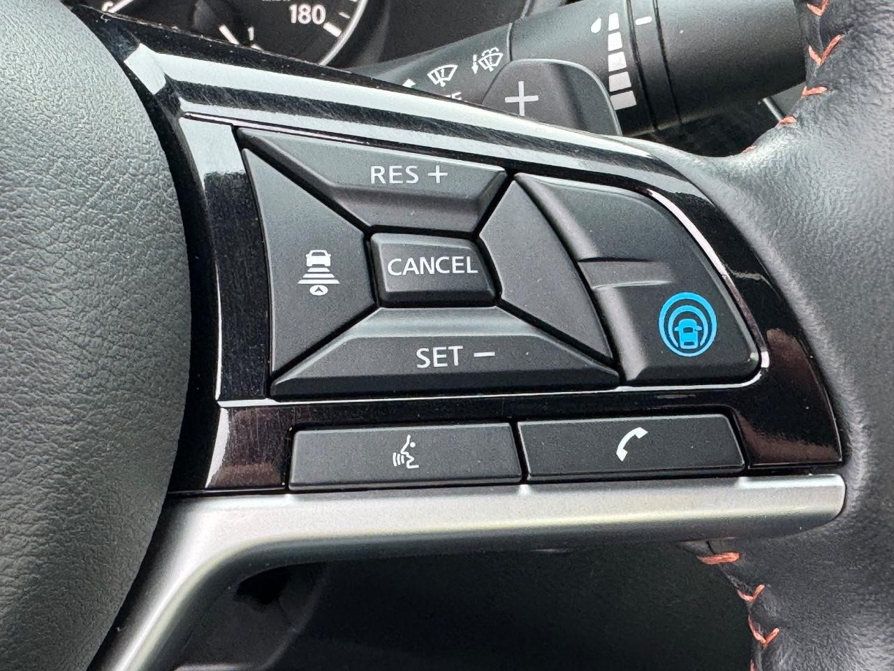 Nissan Altima Vehicle Full-screen Gallery Image 22