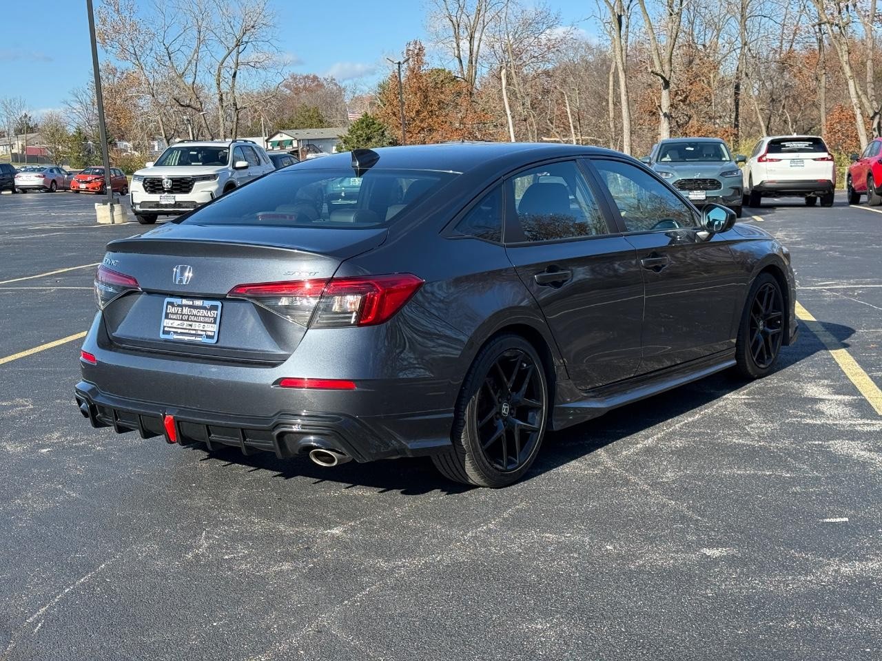 Honda Civic Sedan Vehicle Full-screen Gallery Image 03