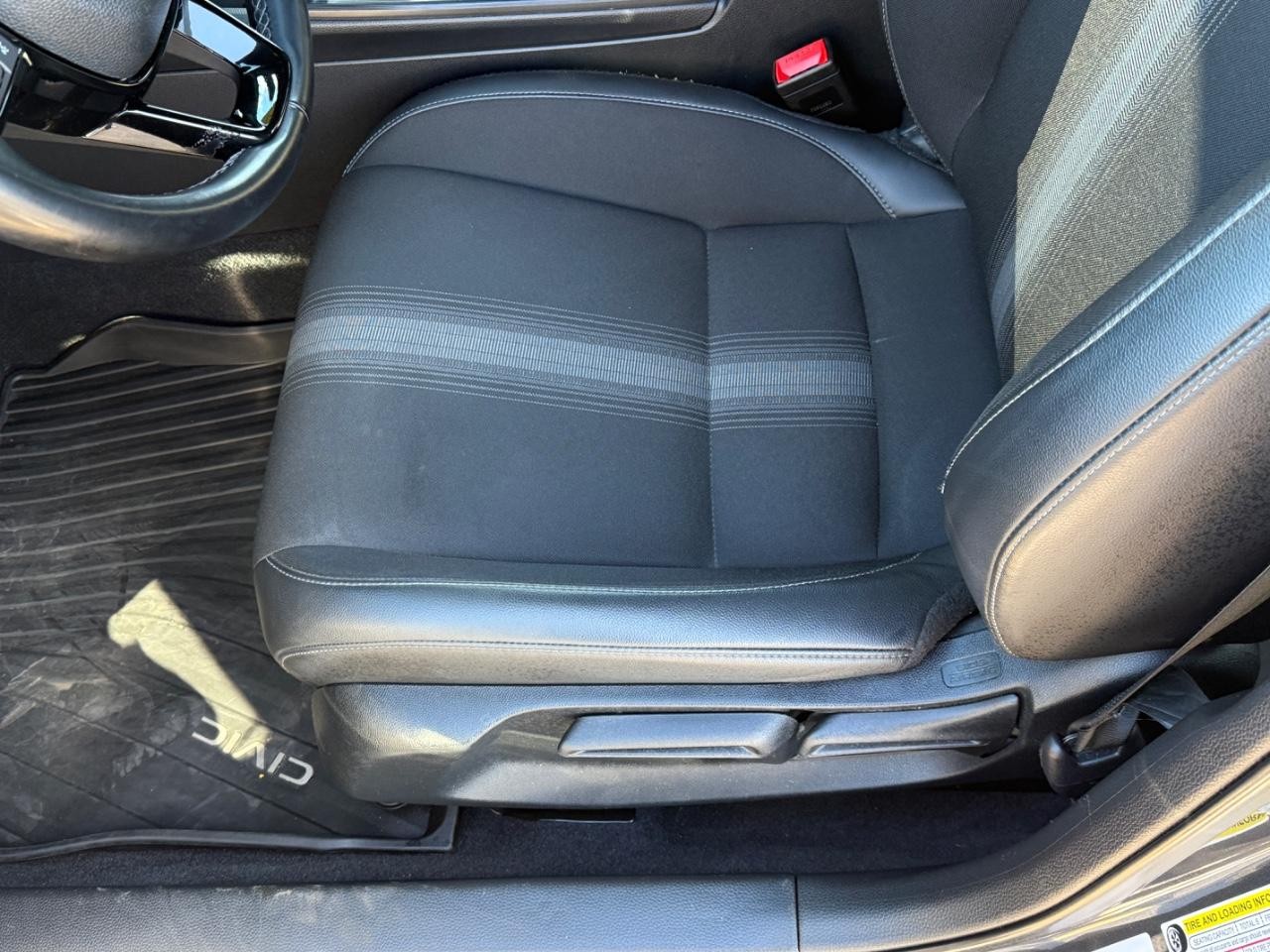 Honda Civic Sedan Vehicle Full-screen Gallery Image 16