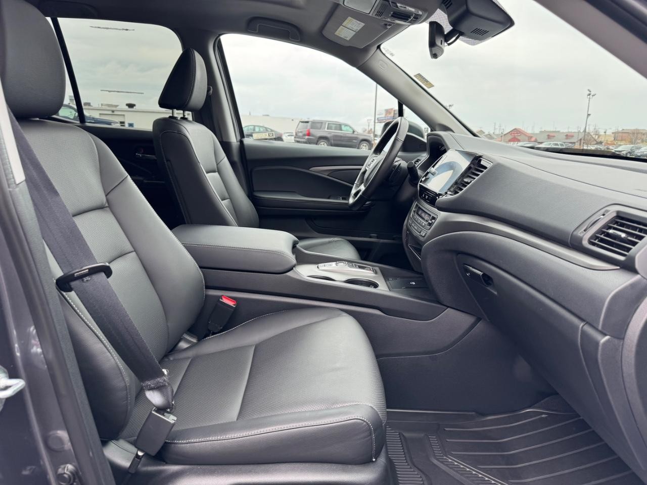 Honda Ridgeline Vehicle Full-screen Gallery Image 17