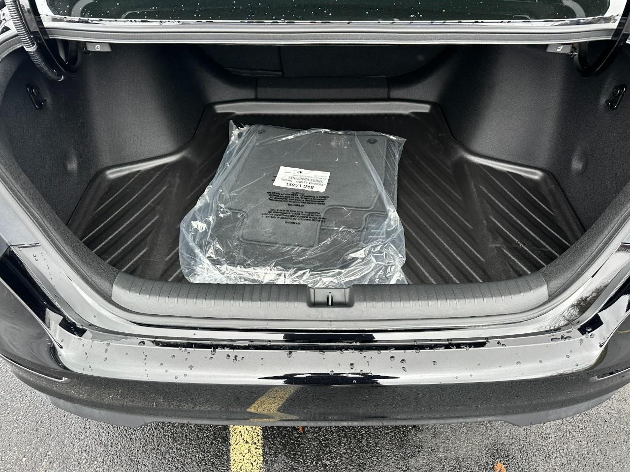 Honda Accord Sedan Vehicle Full-screen Gallery Image 05