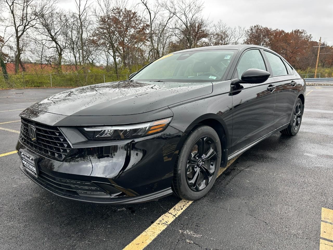 Honda Accord Sedan Vehicle Full-screen Gallery Image 08