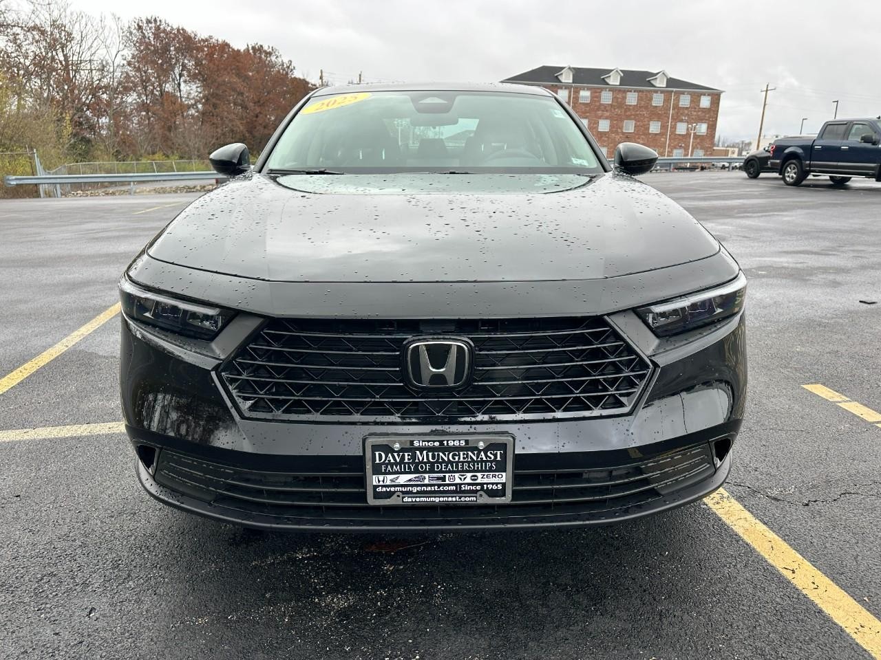 Honda Accord Sedan Vehicle Full-screen Gallery Image 09