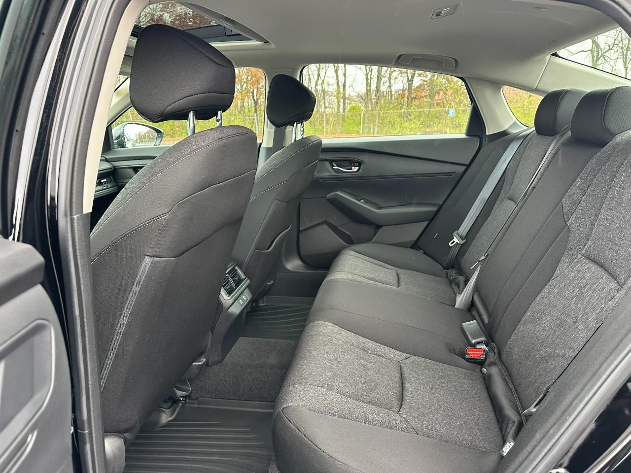 Honda Accord Sedan Vehicle Full-screen Gallery Image 10