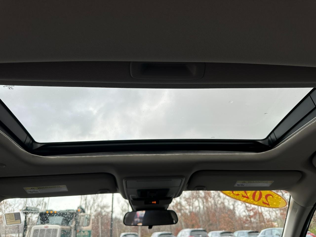 Honda Accord Sedan Vehicle Full-screen Gallery Image 11