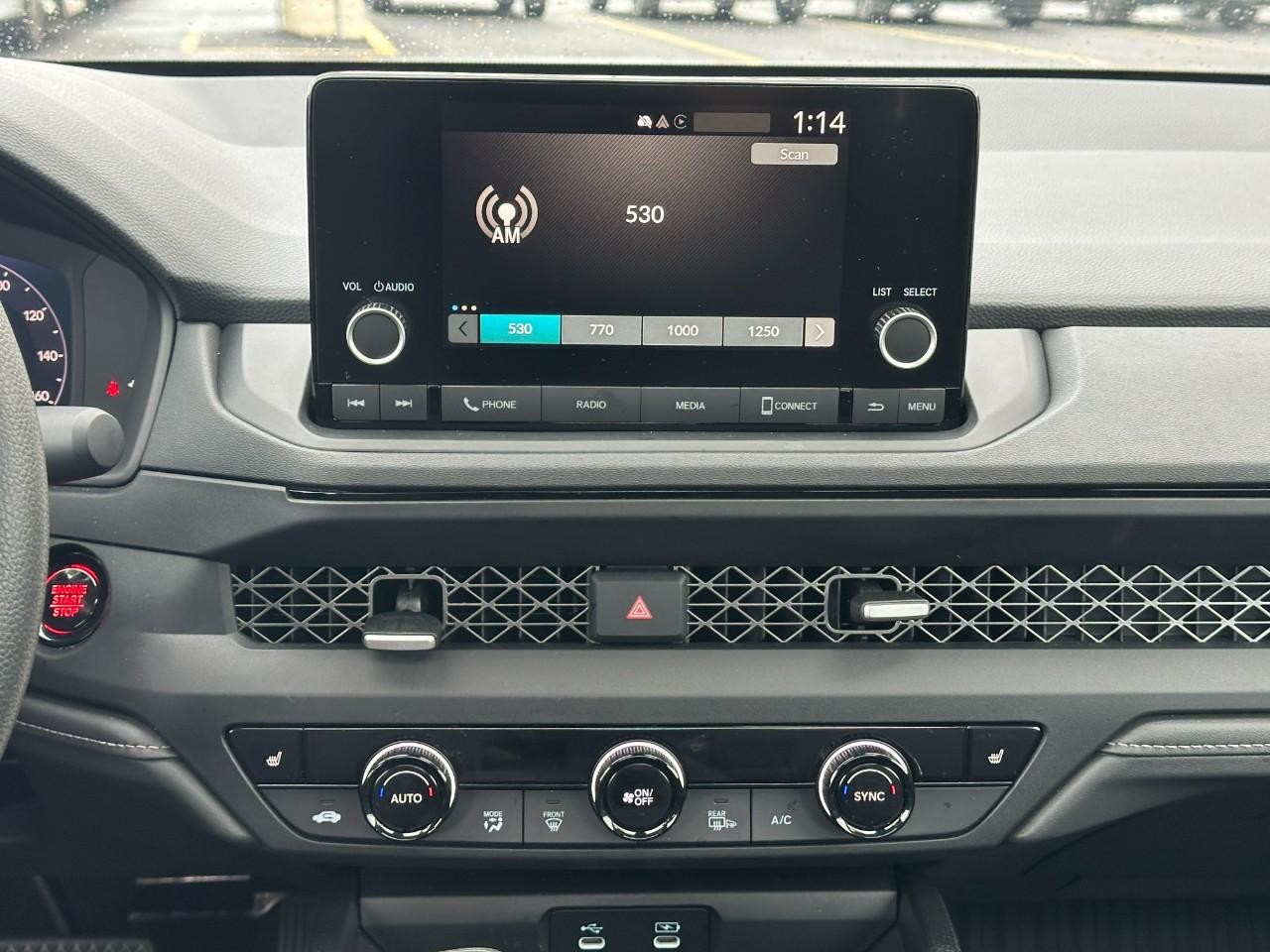 Honda Accord Sedan Vehicle Full-screen Gallery Image 14