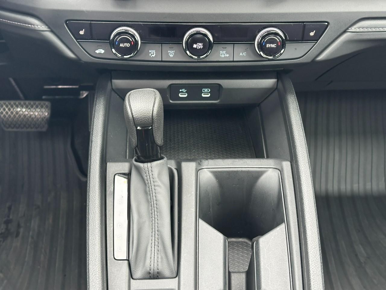 Honda Accord Sedan Vehicle Full-screen Gallery Image 15