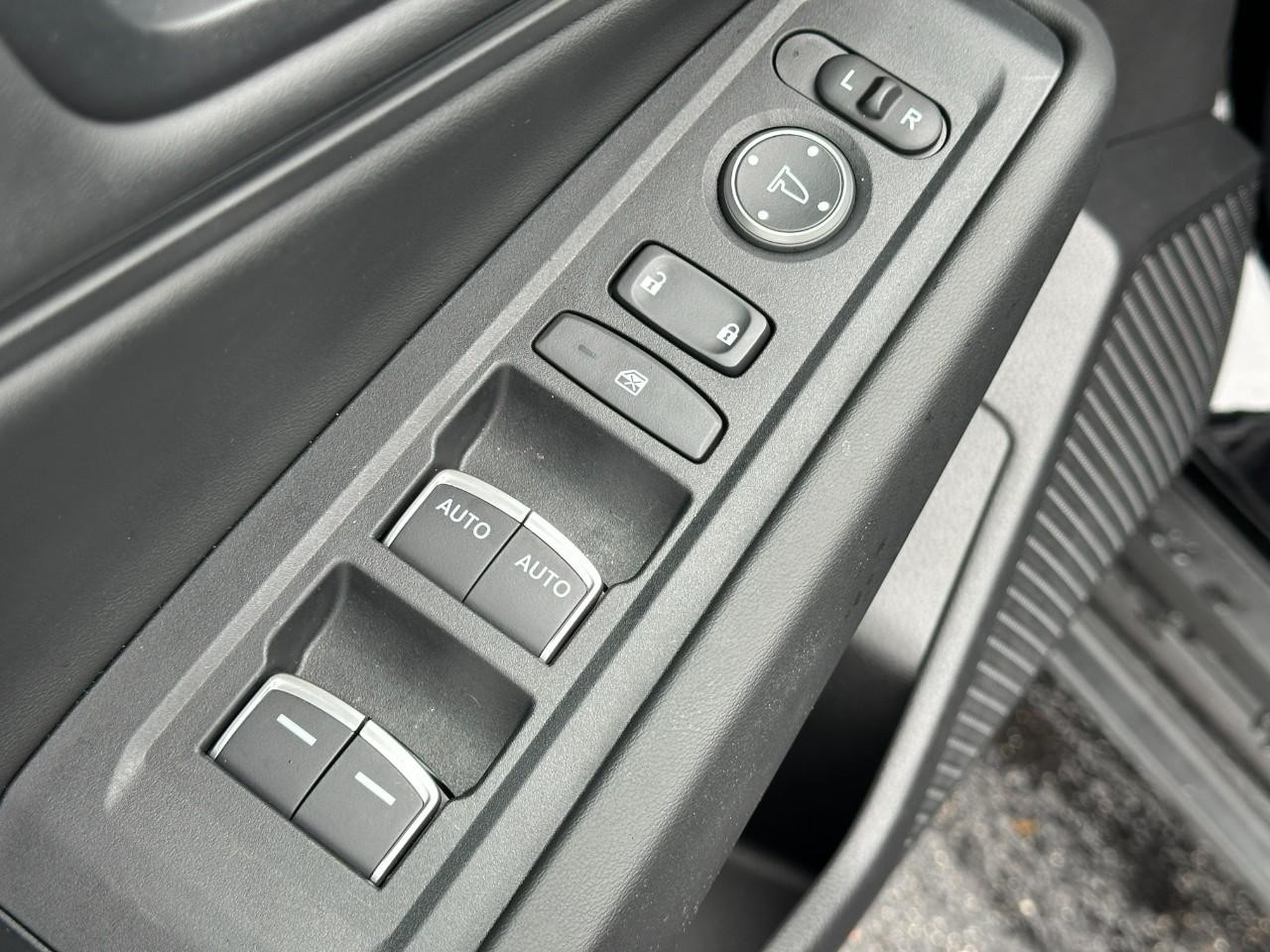 Honda Accord Sedan Vehicle Full-screen Gallery Image 17