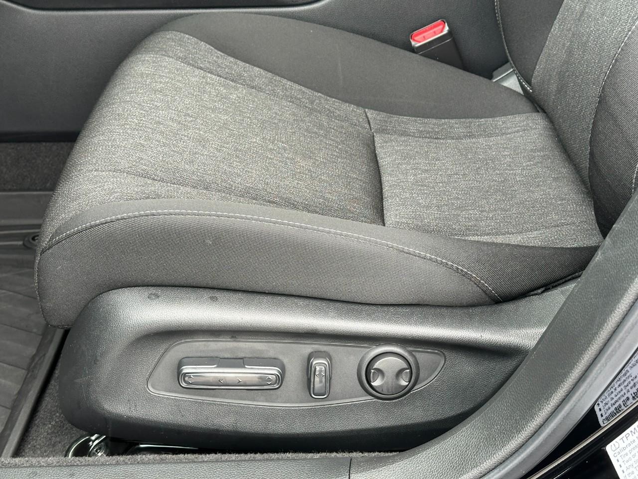 Honda Accord Sedan Vehicle Full-screen Gallery Image 18