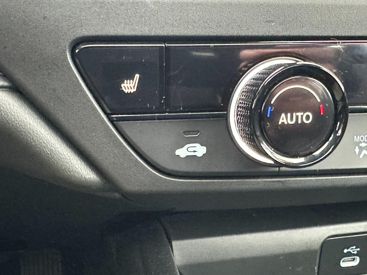 Honda Accord Sedan Vehicle Full-screen Gallery Image 22