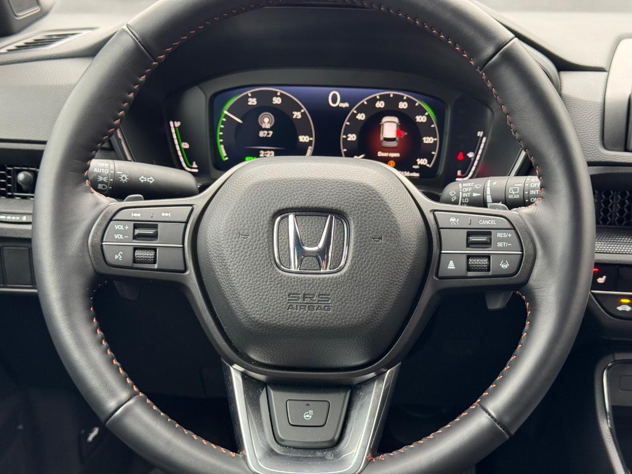 Honda CR-V Hybrid Vehicle Full-screen Gallery Image 12