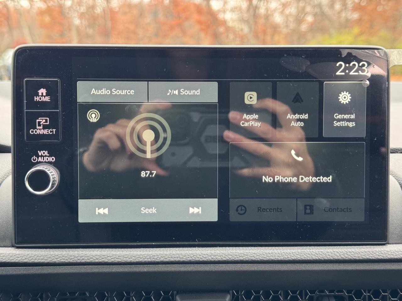 Honda CR-V Hybrid Vehicle Full-screen Gallery Image 13