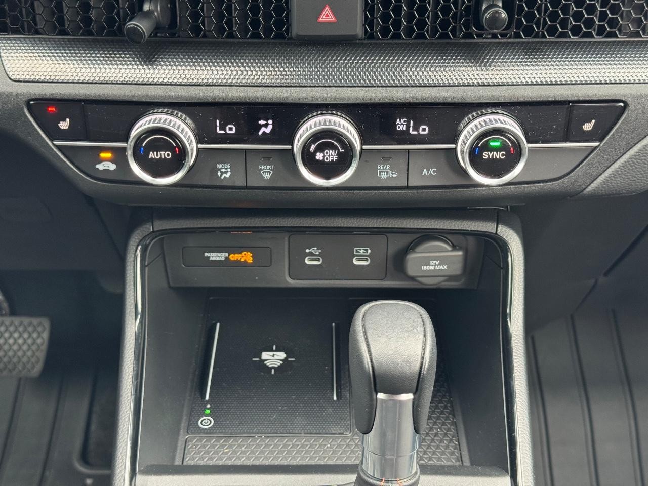 Honda CR-V Hybrid Vehicle Full-screen Gallery Image 14